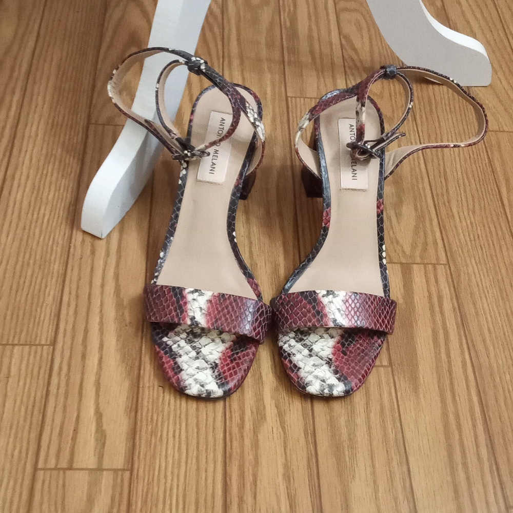 Shoes size 7M